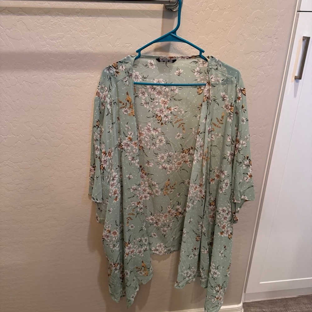 BloomChic Mint Floral Kimono
